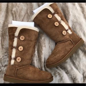Ugg boots Girls Size 4. Bailey button triplet.